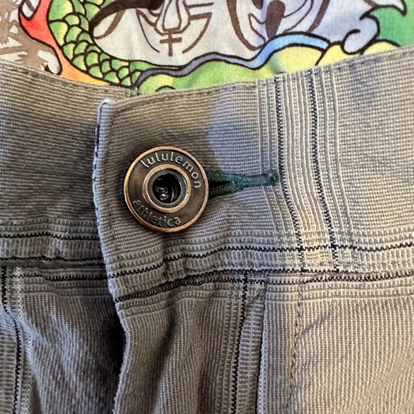 Men's Lululemon Bermudas - Picture 3 of 7